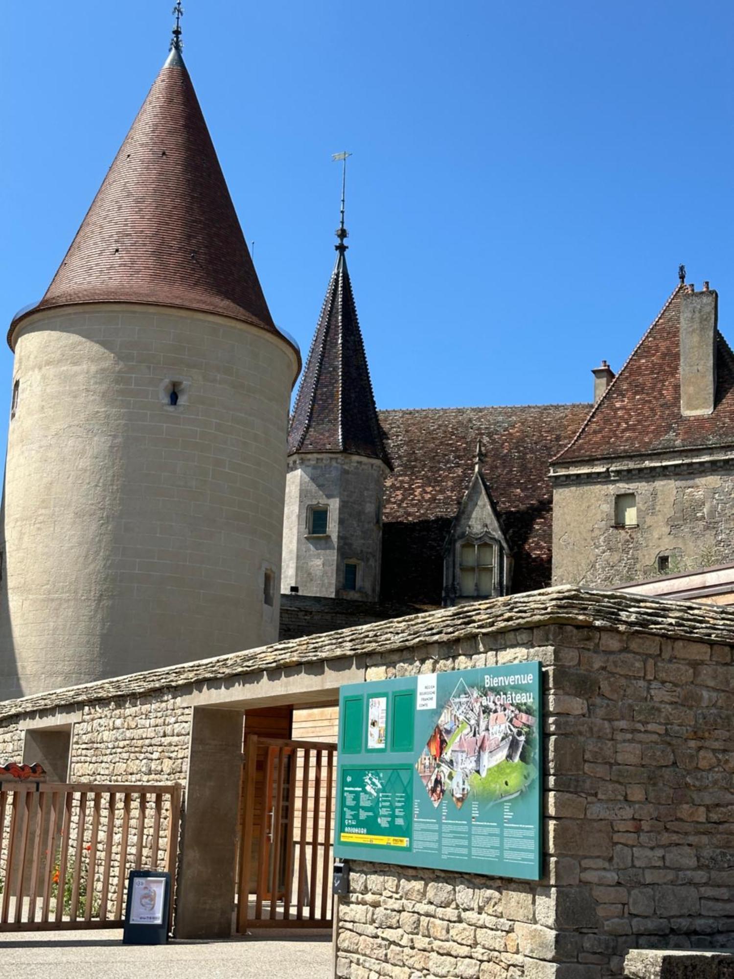 Chateauneuf Suites Extérieur photo