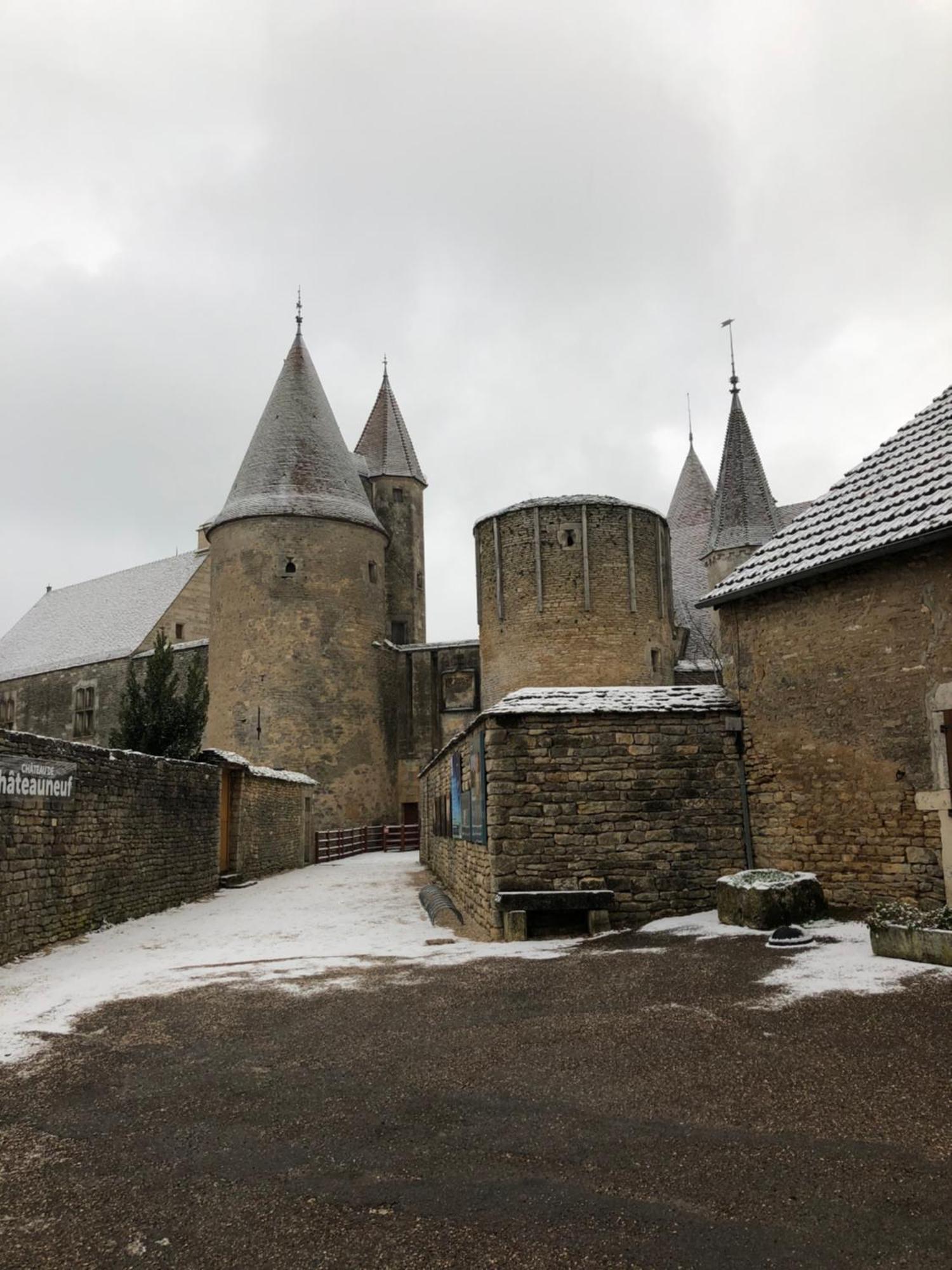 Chateauneuf Suites Extérieur photo